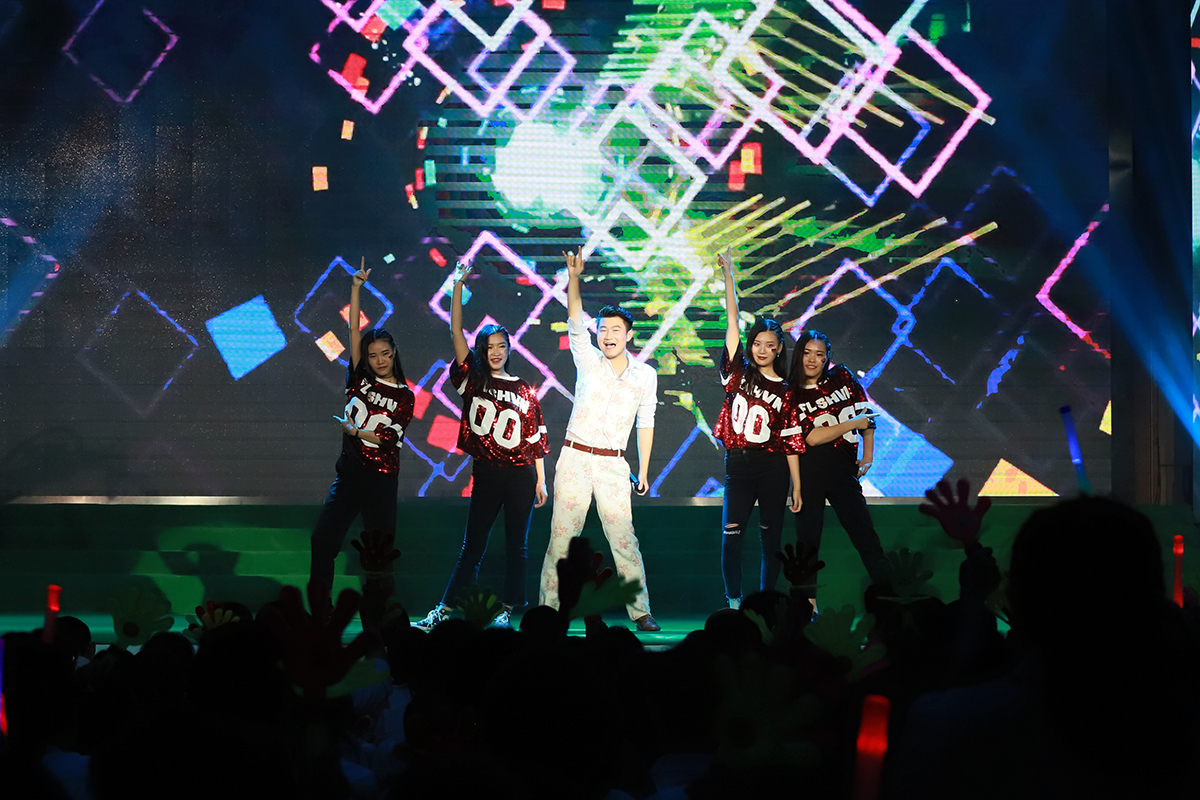 7歌咏比赛2.jpg 7歌咏比赛2.jpg